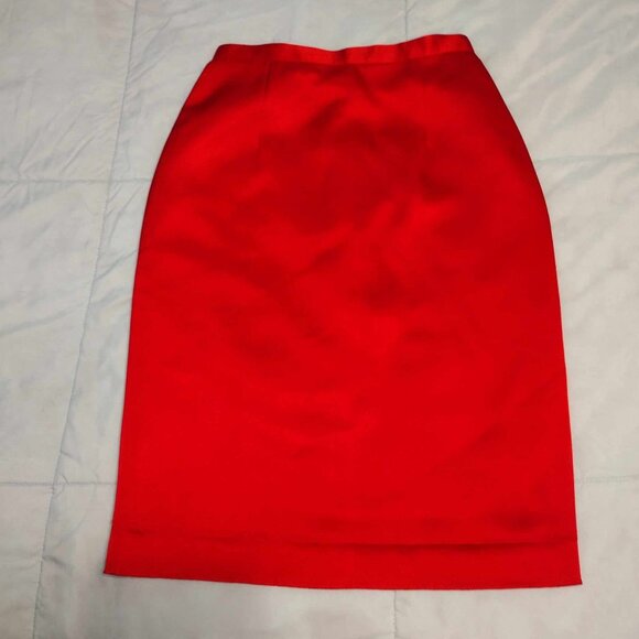 Giorgio Armani Red Skirt 100% Silk Knee Length Italian Size 40 - Picture 1 of 9